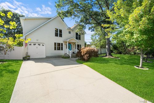 108 S Hillside Ave, Nesconset, NY, 11767-1527 | Card Image