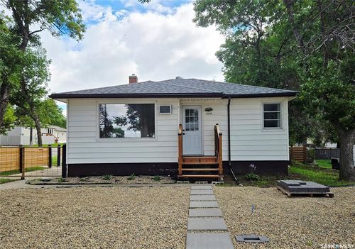 399 9th Ave Nw, Swift Current, SK, S9H1A8 | Card Image