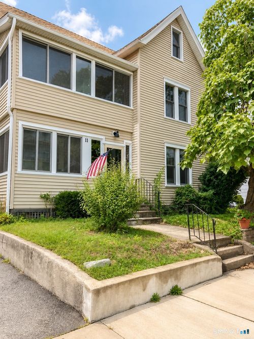 11 Betts Pl, Norwalk, CT, 06855-1801 | Card Image