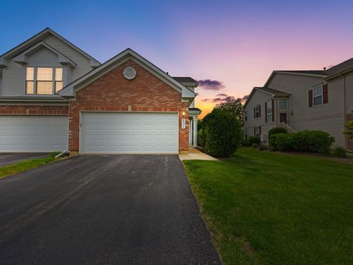 831-831 Stuarts Dr, St. Charles, IL, 60174-4725 | Card Image