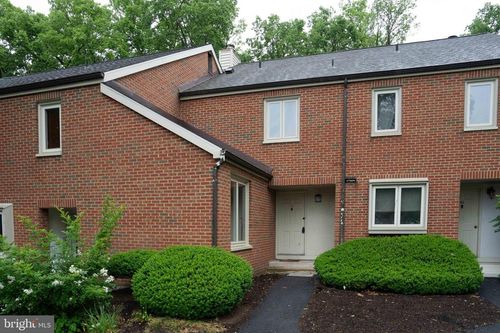 24 Beechtree Ln, Mountville, PA, 17554-1220 | Card Image