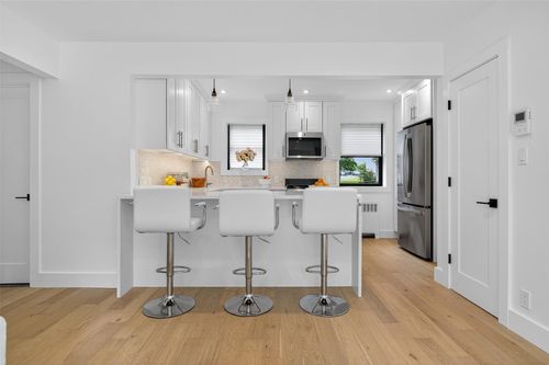 apt-9c-26 Terrace Cir, Great Neck, NY, 11021-4185 | Card Image