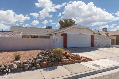 105 N Cimarron Rd, Las Vegas, NV, 89145-3902 | Card Image