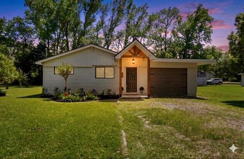 135 James St, Bridge City, TX, 77611-4203 | Card Image