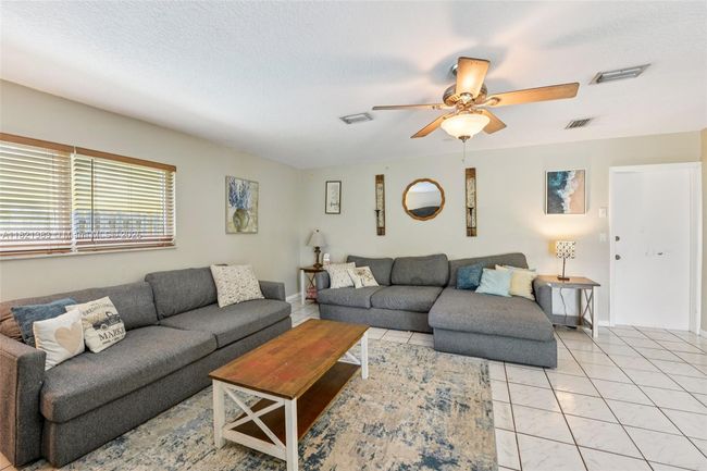1321 Nw 75 Th Ter, House other with 3 bedrooms, 2 bathrooms and null parking in Plantation FL | Image 7