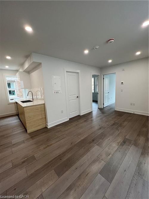 206-38 West Ave S, Hamilton, ON, L8N2S1 | Card Image
