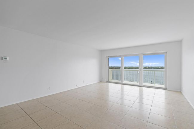 909 - 2600 N Flagler Drive, Condo with 2 bedrooms, 2 bathrooms and null parking in West Palm Beach FL | Image 6