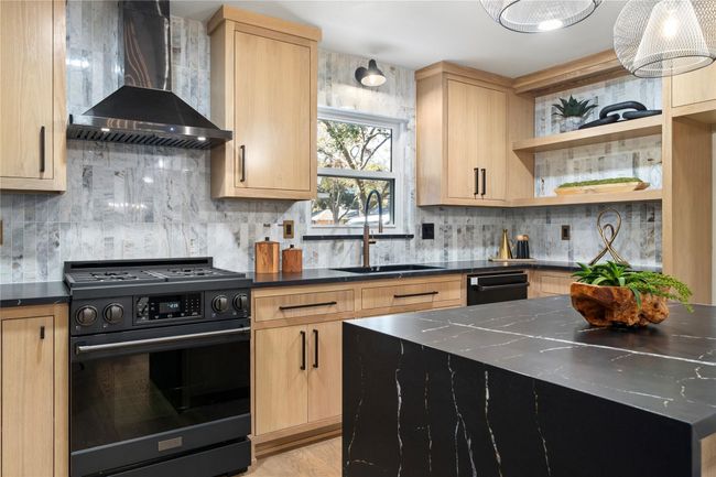 6746 Braeburn Dr, House other with 3 bedrooms, 2 bathrooms and null parking in Dallas TX | Image 16