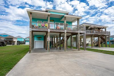 984 S Stingaree Drive, House other with 2 bedrooms, 2 bathrooms and null parking in Crystal Beach TX | Image 2