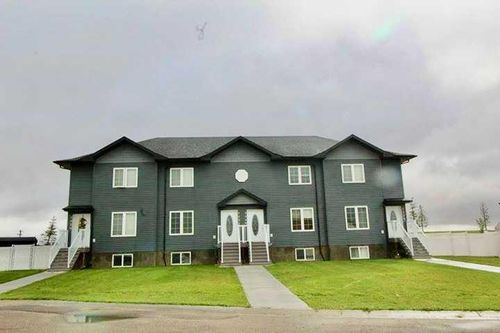1117 30 Street, Wainwright, AB, T9W0A9 | Card Image