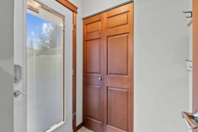 76 Coach Gate Way Sw, House other with 3 bedrooms, 2 bathrooms and 4 parking in Calgary AB | Image 17