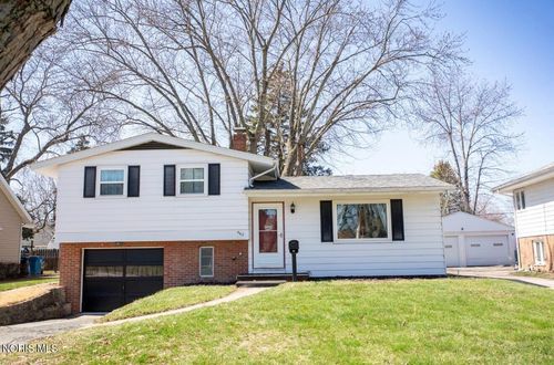 462 S Goodyear St, Oregon, OH, 43616-2915 | Card Image