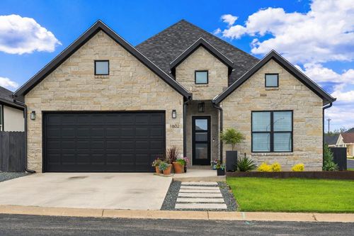 1602 Redwood Ct, Fredericksburg, TX, 78624-2203 | Card Image