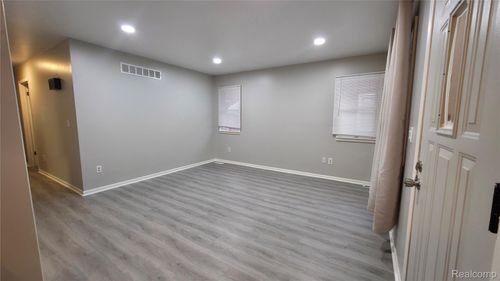 16086 Bell Ave, Eastpointe, MI, 48021-1137 | Card Image