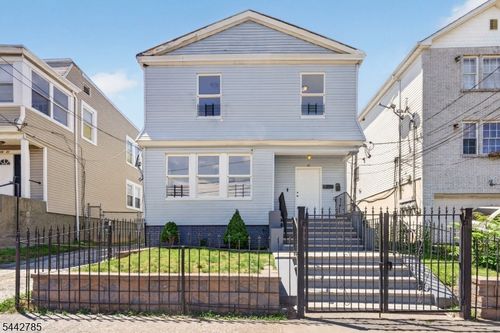 17 Wolcott Ter, Newark, NJ, 07112-1621 | Card Image