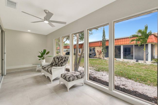 733 Nantucket Cir, Condo with 2 bedrooms, 2 bathrooms and null parking in Lake Worth FL | Image 12