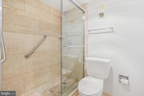 apt-718-5904 Mount Eagle Dr, ALEXANDRIA, VA, 22303-2538 | Card Image