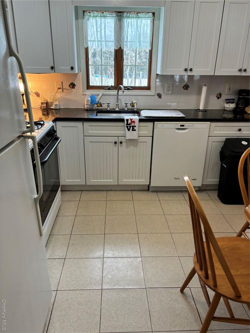 126 Michael Rd, Oakdale, NY, 11769-1825 | Card Image