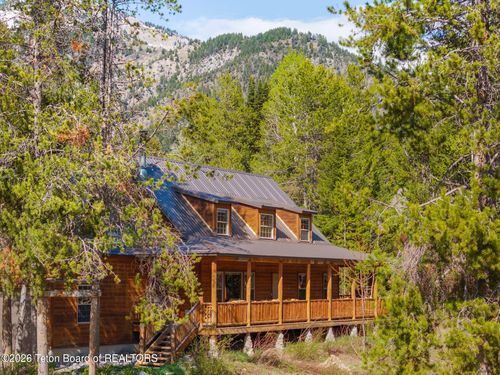 9 Pine St, Alpine, WY, 83128 | Card Image