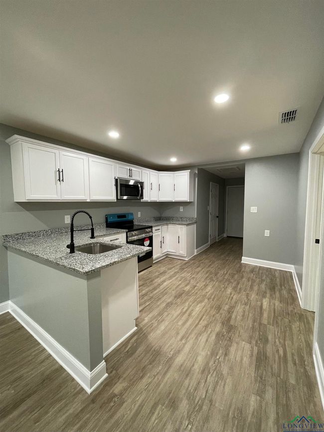 220 E Myrle Ave, House other with 3 bedrooms, 2 bathrooms and null parking in Longview TX | Image 8