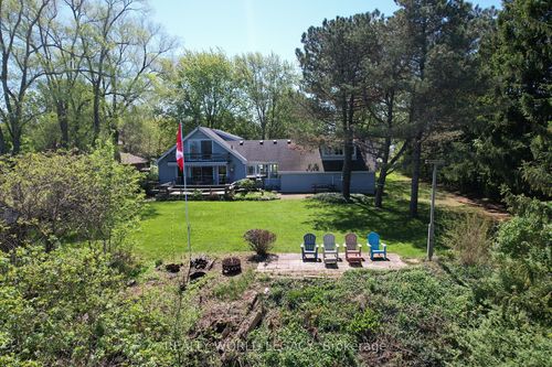 4718 Lakeside St, Town Of Plympton Wyoming, ON, N0N1J6 | Card Image