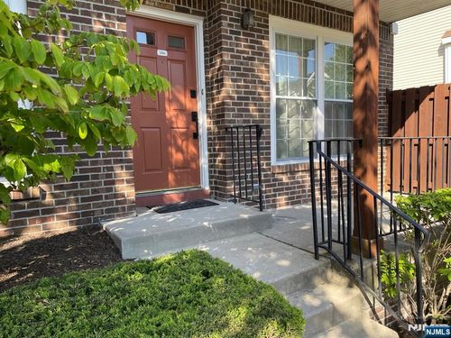 386 Village Ct, Fort Lee, NJ, 07024-2163 | Card Image