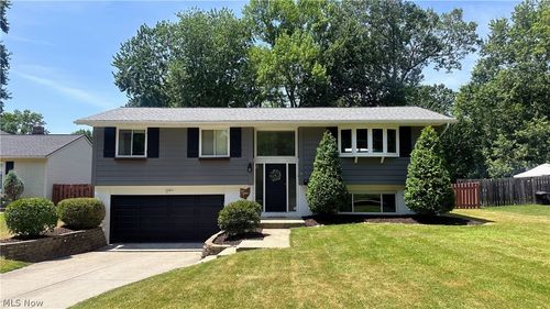 6280 Stafford Dr, North Olmsted, OH, 44070-4853 | Card Image