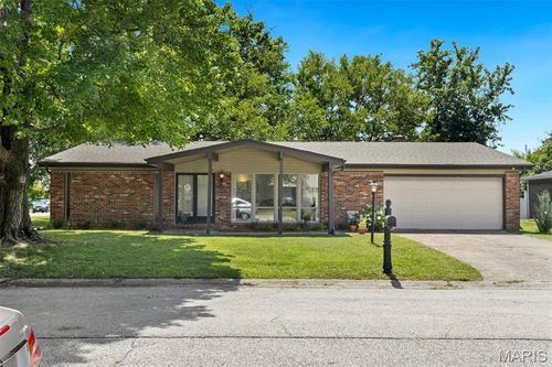 304 Toulon Ct, Fairview Heights, IL, 62208-3701 | Card Image