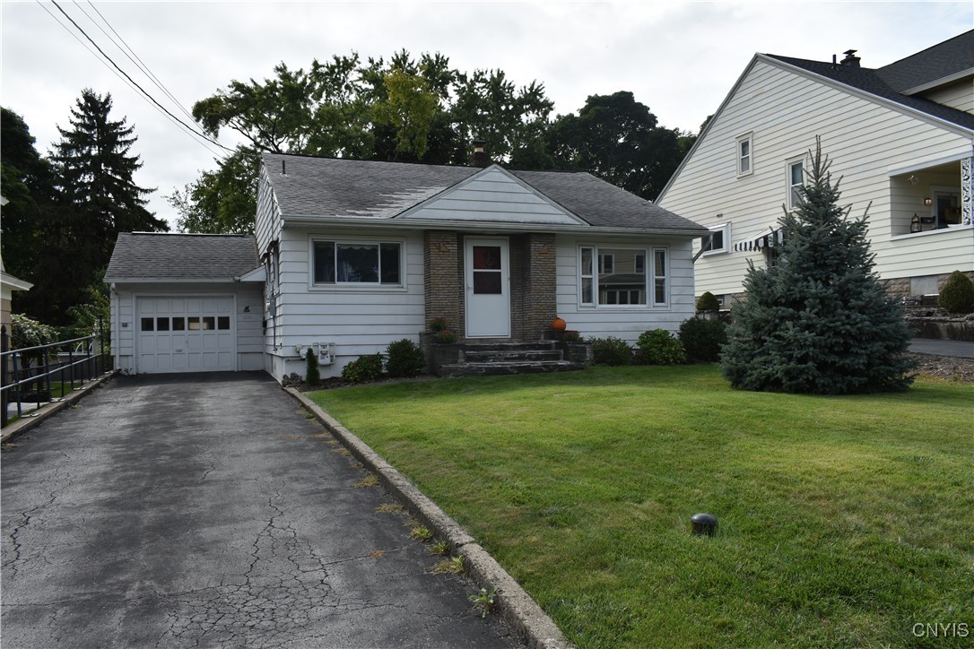 Russet Ln, Syracuse, NY 13209