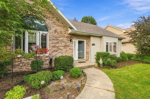 9018 Morgan Ct, Caledonia, WI, 53126-9428 | Card Image