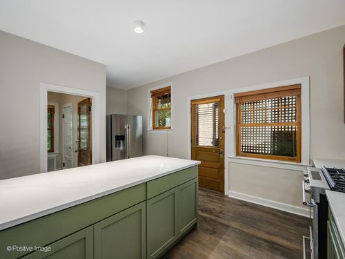 apt-3-4616 N Magnolia Ave, CHICAGO, IL, 60640-4960 | Card Image
