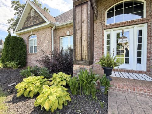 1002 Bradby Dr, Burns, TN, 37029-5267 | Card Image