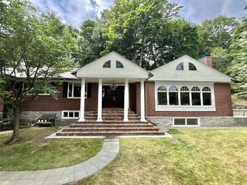 75 Lee St, Brookline, MA, 02445-5912 | Card Image