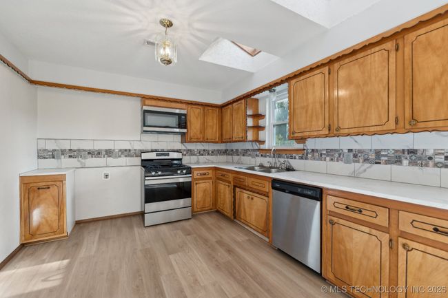 13973 S Hickory St, House other with 4 bedrooms, 2 bathrooms and null parking in Glenpool OK | Image 9