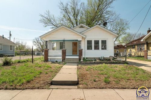 109 Ne Burgess St, Topeka, KS, 66608-1703 | Card Image