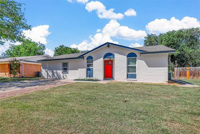 View of front of house with a yard | Image 2