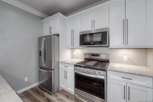 e-724 Howell Ave, Riverhead, NY, 11901 | Card Image