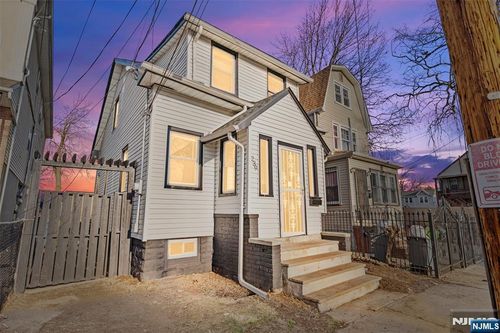 239 19th Street, Newark, NJ, 07103 | Card Image