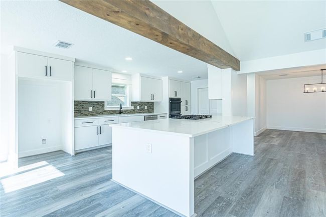 8006 17 Th Green Dr, House other with 3 bedrooms, 2 bathrooms and 2 parking in Humble TX | Image 11