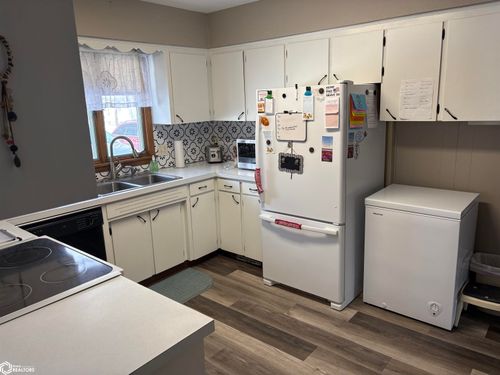 404 Oak St, Lone Rock, IA, 50559-8571 | Card Image