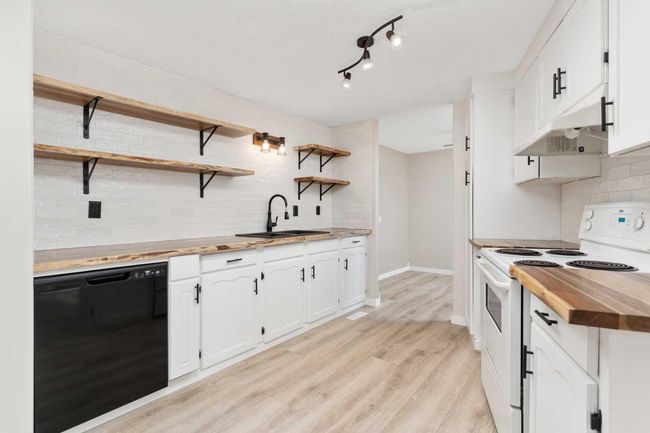 4702 49 Avenue, House other with 2 bedrooms, 1 bathrooms and 2 parking in Killam AB | Image 5