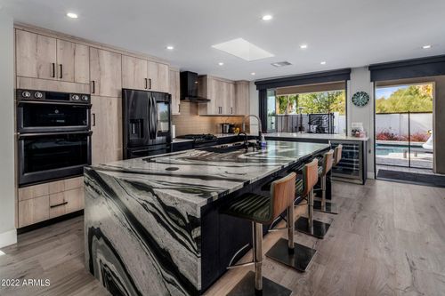 9056 N Arroya Vista Dr, Phoenix, AZ, 85028-5305 | Card Image