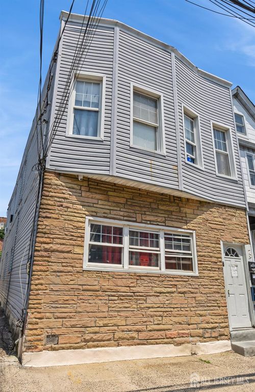 79 W 18th St, Bayonne, NJ, 07002-5620 | Card Image