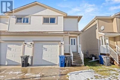 2002 22 Ave, Townhouse with 3 bedrooms, 3 bathrooms and 2 parking in Bowden AB | Image 1