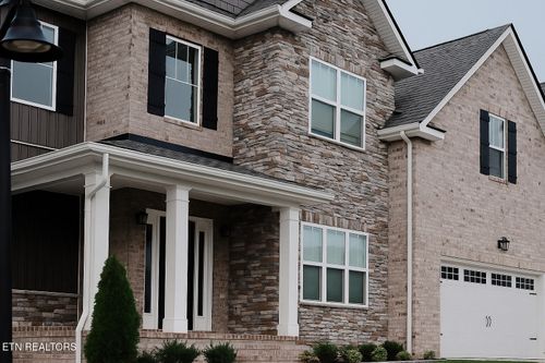 8045 Gold Bell St, Powell, TN, 37849-5069 | Card Image