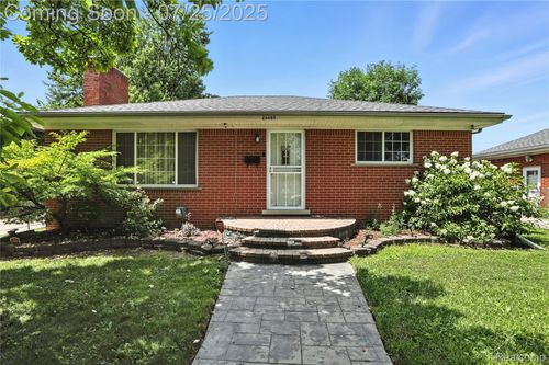26685 Oak St, Roseville, MI, 48066-3563 | Card Image
