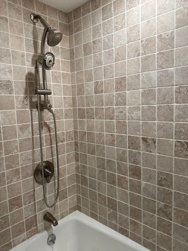 APT-2P - 406 Paradise Rd, Condo with 2 bedrooms, 2 bathrooms and 2 parking in Swampscott MA | Image 18