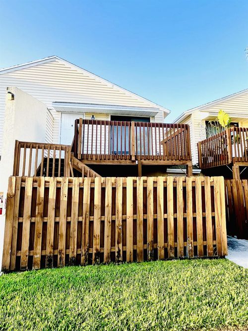 m202-635 Executive Center Dr, West Palm Beach, FL, 33401-4936 | Card Image