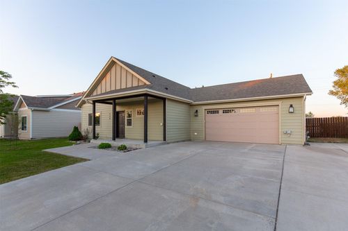 136 Shelter Grove Cir, Bozeman, MT, 59718-8219 | Card Image
