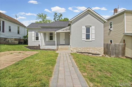 104 S 4th St, De Soto, MO, 63020-2055 | Card Image